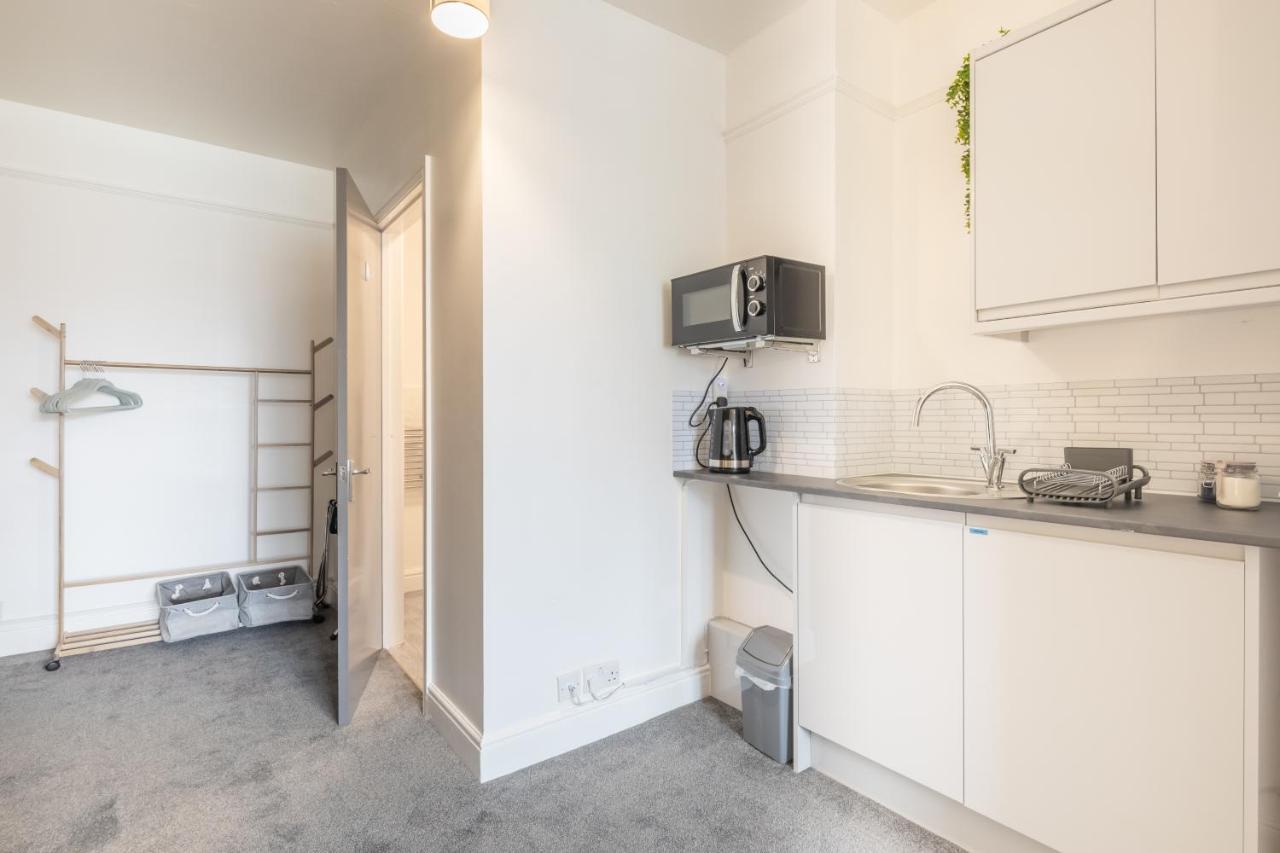 Private Room 5 With Kitchenette By Cb Stays No Minimum Stays CBG エクステリア 写真